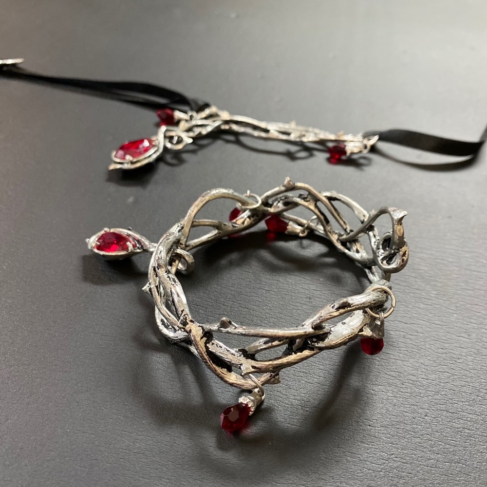 Gothic style bracelet/choker set